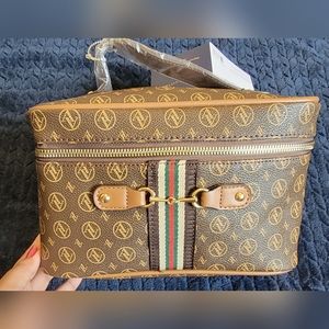 ADRIENNE VITTADINI  (makeup/cosmetic) Bag